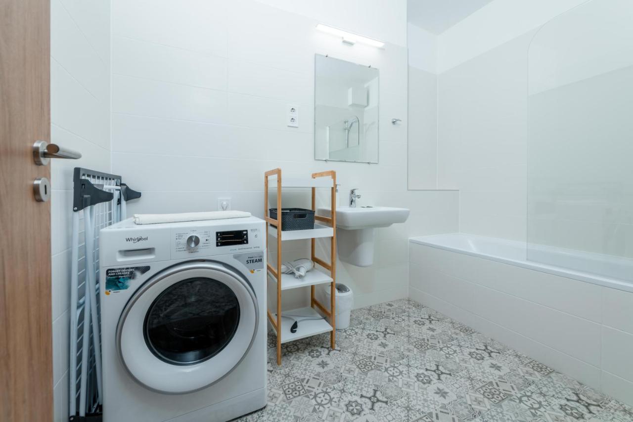 Westside Apartments By Urbanrent Budapest Luaran gambar